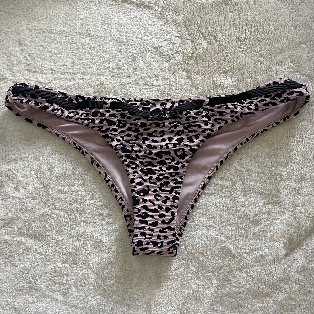 NWOT Victoria's Secret Pink and Black Wild Wanderer Leopard Bikini Bottom Size M